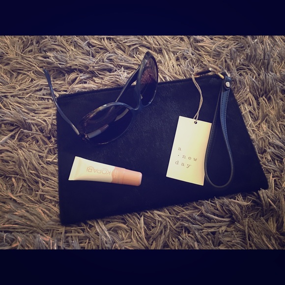 🖤A NEW DAY Wristlet Pouch in Midnight Black NWT - Picture 3 of 7